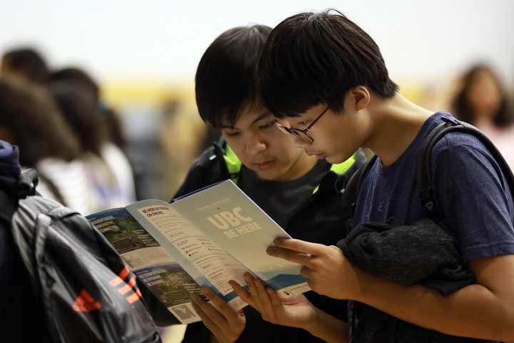 Woodstock Students at an international college fair