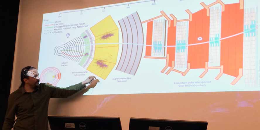Dr. Piotr explaining how detectors work