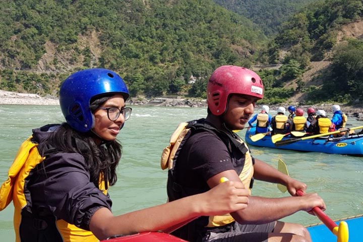 Students rafting on the Ganga